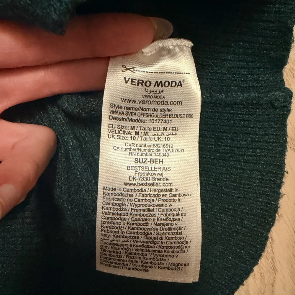 3/$20 Vero Moda Svea Off-Shoulder Ribbed Knit Sweater Medium Forest Green - Picture 3 of 6